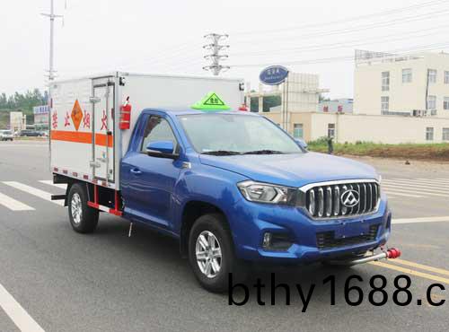 上汽大(da)通四驅皮卡爆破器材(cai)運輸車