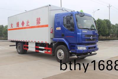 東風(feng)桺汽乗龍10噸爆破器(qi)材運輸車