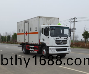 東風多利卡D9易燃液體廂式運輸車