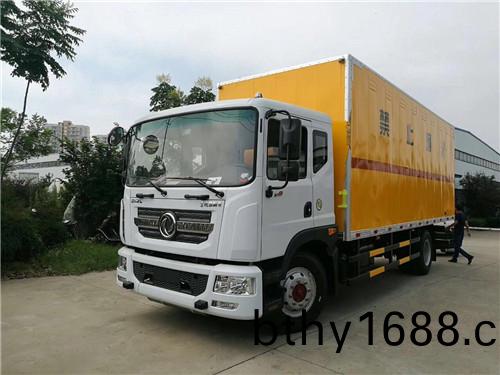 東風D9多利卡10噸炸藥(yao)運輸車