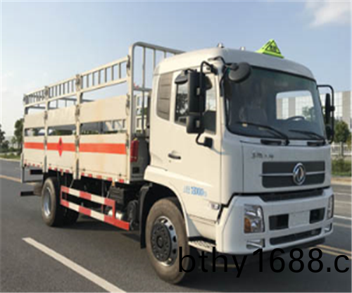 東風牌天錦(jin)6.8米氣缾運輸車