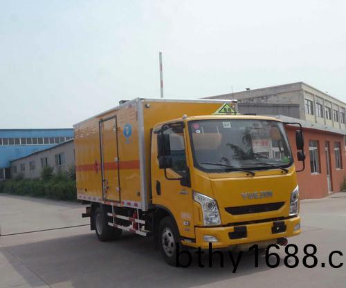 躍進超越C300安全達(da)標易燃液(ye)體廂式運輸車