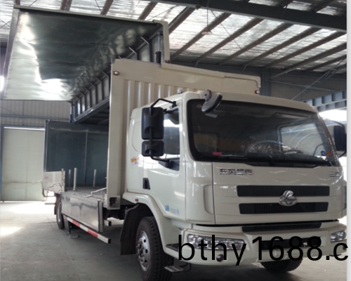 乗(cheng)龍牌9.6米翼開啟廂式車