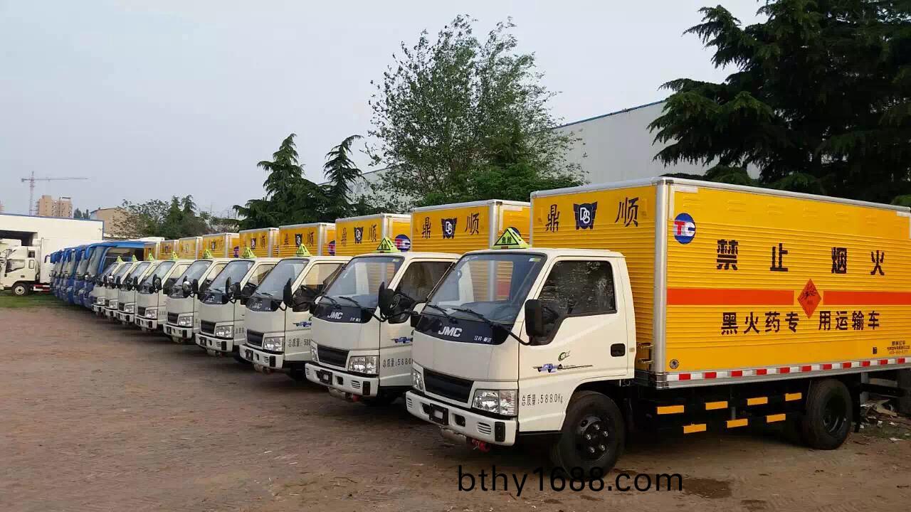 恭(gong)賀四川危險品民爆運輸公司購買一批(pi)江鈴順達民用(yong)爆破器(qi)材(cai)運(yun)輸車(che)